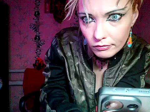 WildMissNiks online show from 12/01/25, 09:36