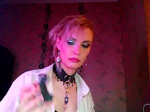 WildMissNiks online show from 12/04/25, 08:23