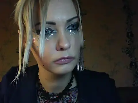 WildMissNiks online show from 04/09/26, 06:19