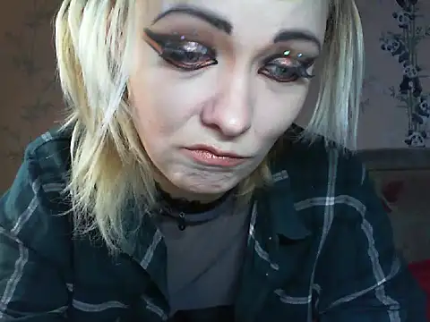 WildMissNiks online show from 05/06/26, 06:41