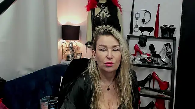 crystaLUX online show from 02/26/25, 09:10