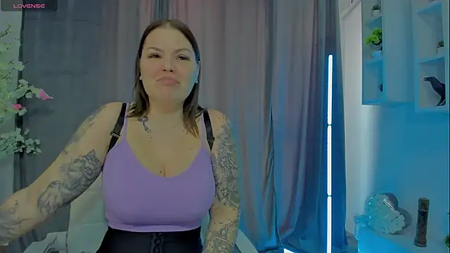 Snapshot of Raven_Luna chatting on 01/10/25, 10:28 Raven Luna online show from 01/10/25, 10:28