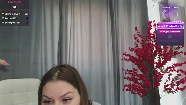 Snapshot of Raven_Luna chatting on 02/20/25, 10:16 Raven Luna online show from 02/20/25, 10:16