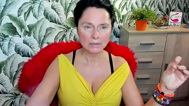 Snapshot of Ellennaughty chatting on 12/21/24, 07:13 Ellennaughty online show from 12/21/24, 07:13