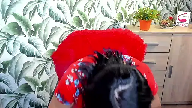 Snapshot of Ellennaughty chatting on 12/31/24, 01:04 Ellennaughty online show from 12/31/24, 01:04