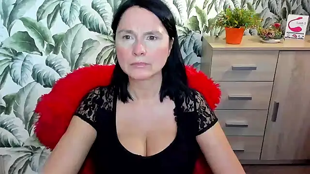 Snapshot of Ellennaughty chatting on 01/02/25, 10:33 Ellennaughty online show from 01/02/25, 10:33