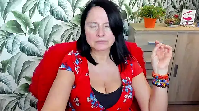 Snapshot of Ellennaughty chatting on 02/17/25, 10:03 Ellennaughty online show from 02/17/25, 10:03