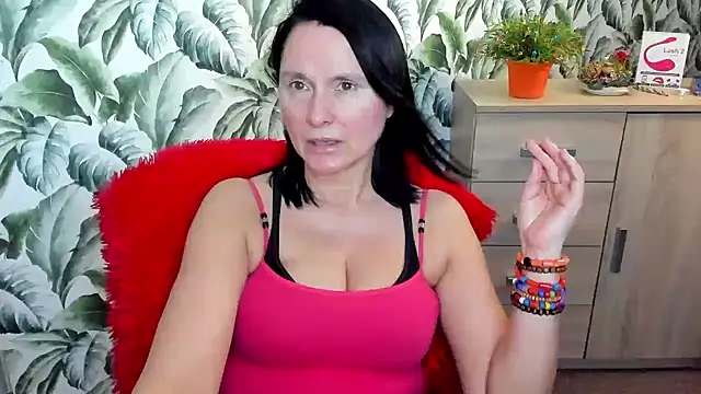 Snapshot of Ellennaughty chatting on 02/20/25, 01:57 Ellennaughty online show from 02/20/25, 01:57