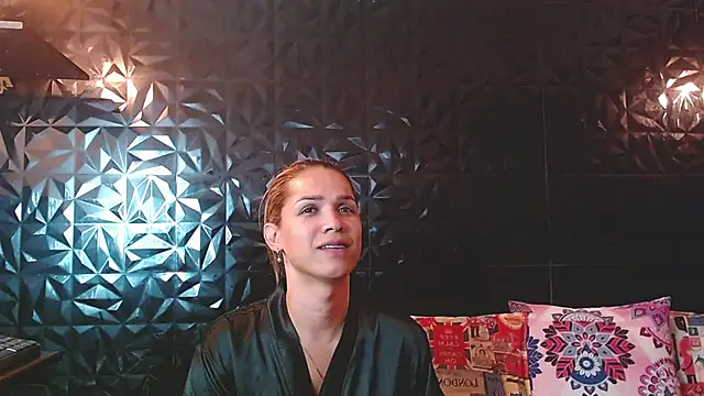 Snapshot of PINK__LOLA1 chatting on 05/28/26, 12:30 PINK LOLA1 online show from 05/28/26, 12:30