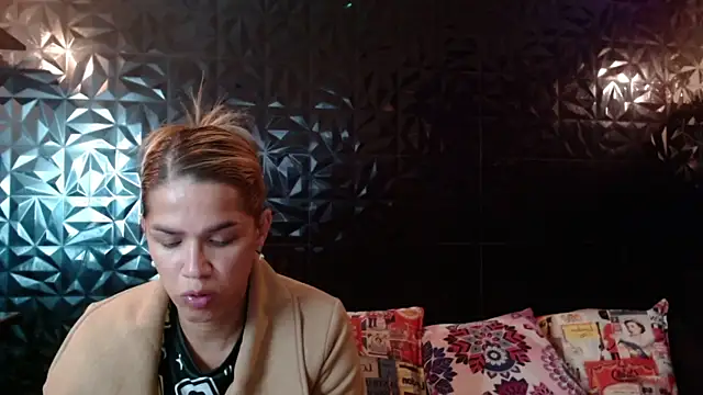 Snapshot of PINK__LOLA1 chatting on 06/11/26, 12:32 PINK LOLA1 online show from 06/11/26, 12:32
