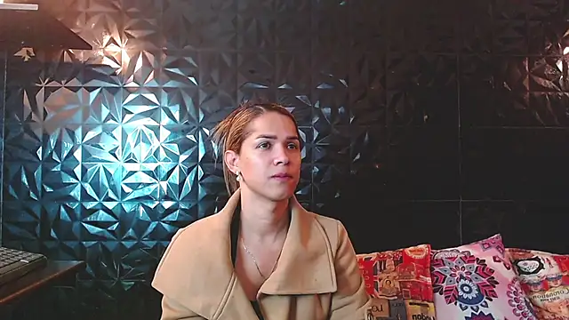 Snapshot of PINK__LOLA1 chatting on 06/20/26, 11:18 PINK LOLA1 online show from 06/20/26, 11:18