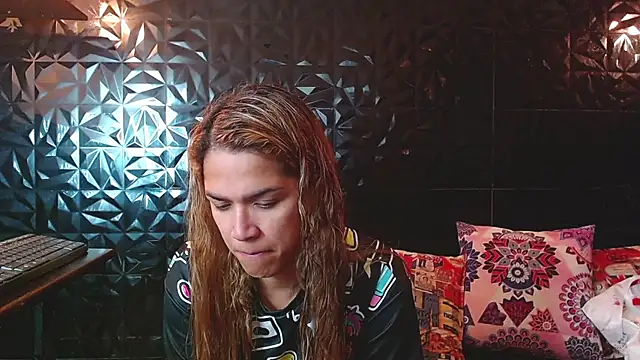 Snapshot of PINK__LOLA1 chatting on 06/22/26, 11:35 PINK LOLA1 online show from 06/22/26, 11:35