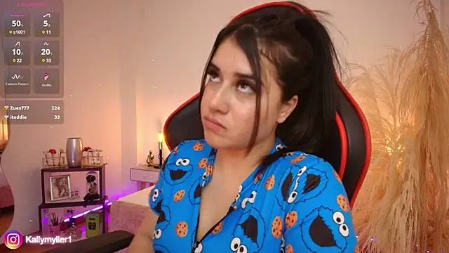 Snapshot of KallyMyller1 chatting on 01/28/25, 10:45 KallyMyller1 online show from 01/28/25, 10:45