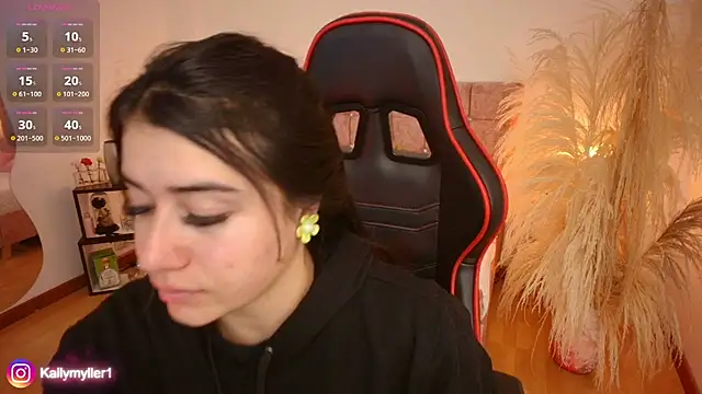 Snapshot of KallyMyller1 chatting on 02/07/25, 07:38 KallyMyller1 online show from 02/07/25, 07:38