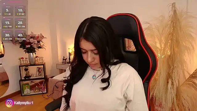 Snapshot of KallyMyller1 chatting on 02/21/25, 07:43 KallyMyller1 online show from 02/21/25, 07:43