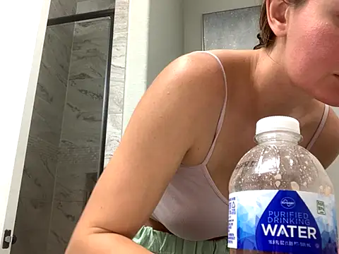 Snapshot of Alyssa_rhoades chatting on 11/06/25, 08:21 Alyssa rhoades online show from 11/06/25, 08:21