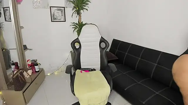 alyssannVhm online show from 12/20/25, 02:29