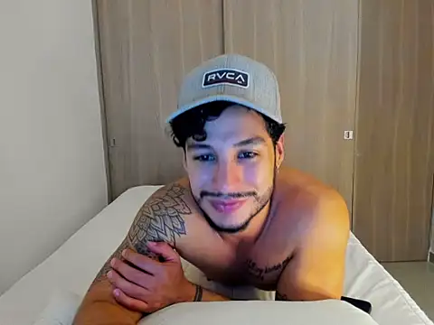 Snapshot of Sirs_papi chatting on 12/16/25, 05:01 Sirs papi online show from 12/16/25, 05:01