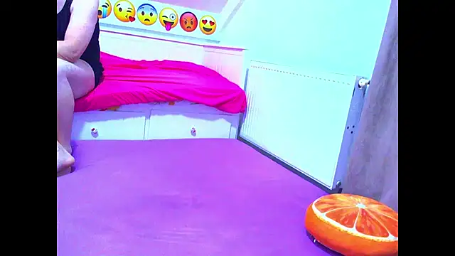 Snapshot of evehotty chatting on 11/30/25, 08:02 evehotty online show from 11/30/25, 08:02