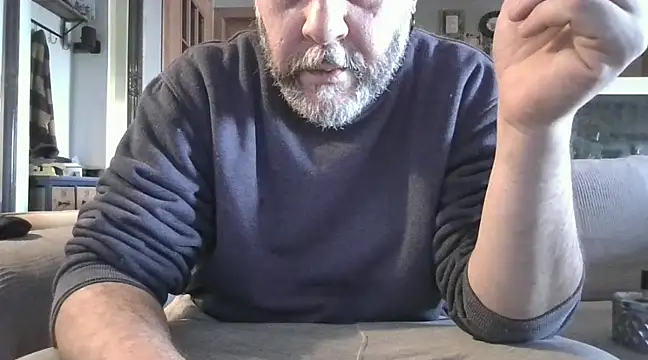 Snapshot of naked_bear chatting on 01/25/25, 11:34 naked bear online show from 01/25/25, 11:34