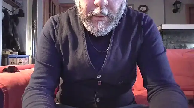 Snapshot of naked_bear chatting on 02/28/25, 04:20 naked bear online show from 02/28/25, 04:20