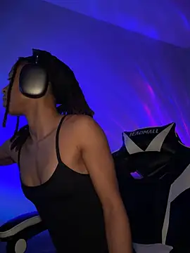 Snapshot of thebrattygoddess chatting on 12/24/24, 01:50 thebrattygoddess online show from 12/24/24, 01:50