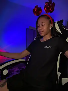 Snapshot of thebrattygoddess chatting on 02/15/25, 10:33 thebrattygoddess online show from 02/15/25, 10:33