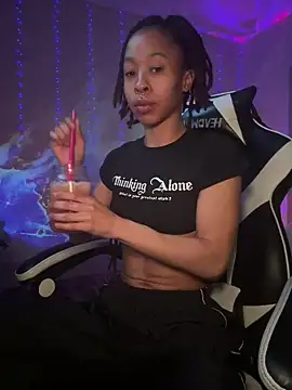 Snapshot of thebrattygoddess chatting on 03/15/25, 12:04 thebrattygoddess online show from 03/15/25, 12:04