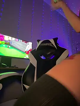 Snapshot of thebrattygoddess chatting on 03/19/25, 11:57 thebrattygoddess online show from 03/19/25, 11:57