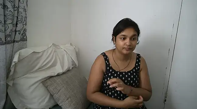 Snapshot of Indianbloom- chatting on 03/03/25, 09:11 Indianbloom- online show from 03/03/25, 09:11