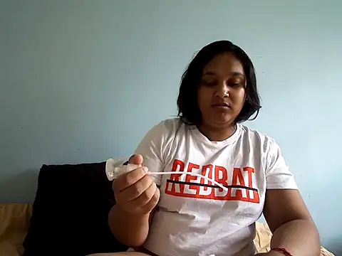 Snapshot of Indianbloom- chatting on 09/17/25, 12:40 Indianbloom- online show from 09/17/25, 12:40