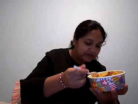 Snapshot of Indianbloom- chatting on 09/19/25, 04:51 Indianbloom- online show from 09/19/25, 04:51