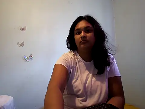 Snapshot of Indianbloom- chatting on 10/04/25, 04:54 Indianbloom- online show from 10/04/25, 04:54