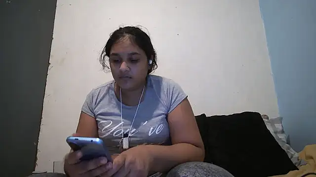 Snapshot of Indianbloom- chatting on 10/12/25, 03:00 Indianbloom- online show from 10/12/25, 03:00