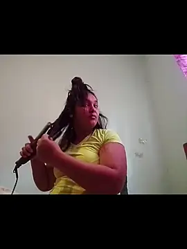 Snapshot of Indianbloom- chatting on 10/29/25, 09:00 Indianbloom- online show from 10/29/25, 09:00