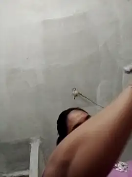 Snapshot of Indianbloom- chatting on 11/14/25, 12:59 Indianbloom- online show from 11/14/25, 12:59