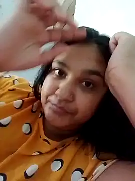 Snapshot of Indianbloom- chatting on 12/14/25, 10:42 Indianbloom- online show from 12/14/25, 10:42