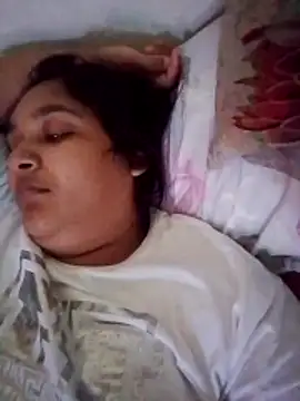 Snapshot of Indianbloom- chatting on 12/16/25, 07:24 Indianbloom- online show from 12/16/25, 07:24