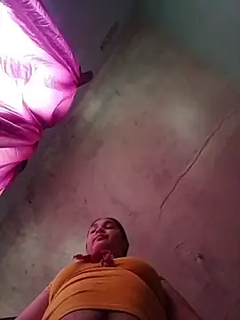 Snapshot of Indianbloom- chatting on 02/15/26, 10:36 Indianbloom- online show from 02/15/26, 10:36