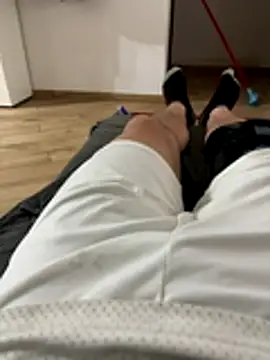 Snapshot of Io1994 chatting on 12/14/25, 09:52 Io1994 online show from 12/14/25, 09:52