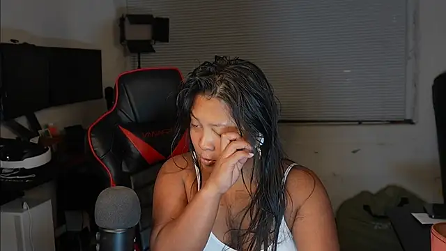 Snapshot of Bubbleliyah chatting on 01/07/26, 10:07 Bubbleliyah online show from 01/07/26, 10:07