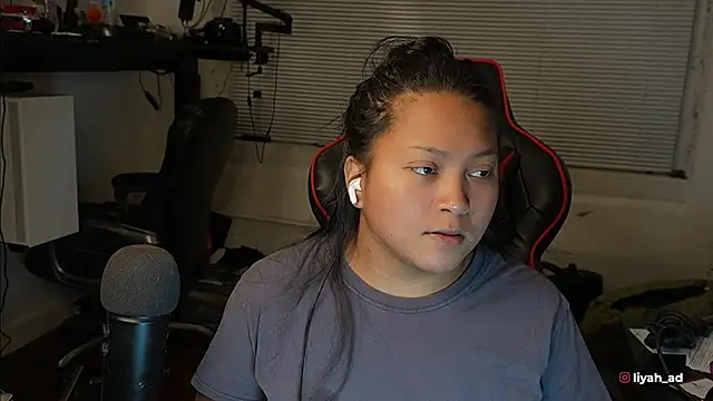 Snapshot of Bubbleliyah chatting on 02/04/26, 02:39 Bubbleliyah online show from 02/04/26, 02:39