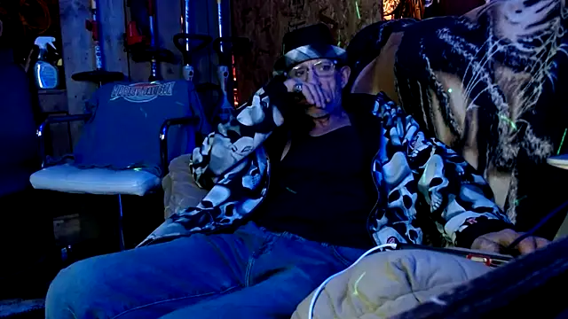 justinewe69 online show from 12/14/25, 09:03