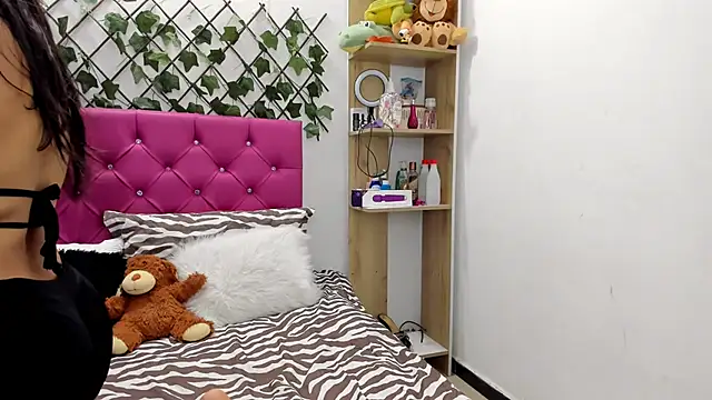 Snapshot of BellaBellosinia chatting on 10/26/25, 01:55 BellaBellosinia online show from 10/26/25, 01:55