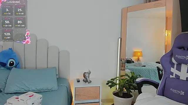 roxie gates  online show from 03/05/26, 02:29