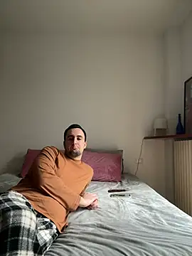 Snapshot of couplepenetration chatting on 02/11/25, 02:02 couplepenetration online show from 02/11/25, 02:02