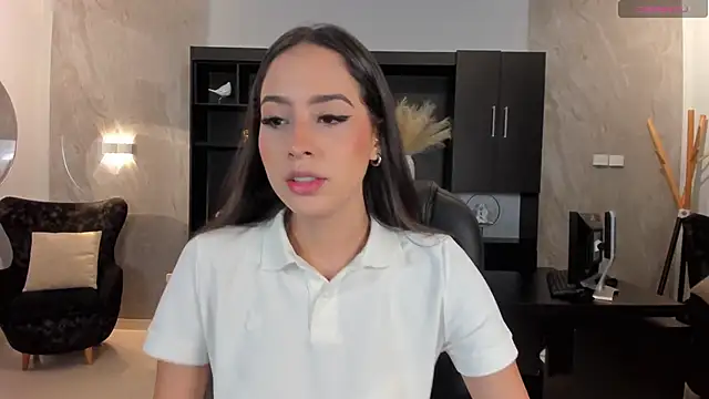 Snapshot of BrennaWalker chatting on 01/04/25, 07:13 BrennaWalker online show from 01/04/25, 07:13