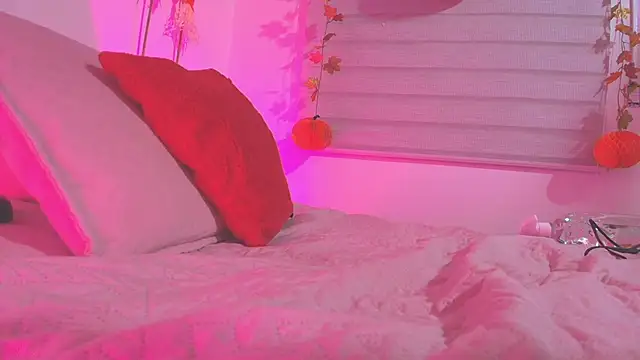 emyli sw  online show from 10/23/25, 03:06