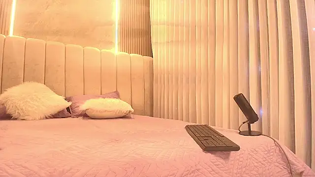 emyli sw  online show from 02/04/26, 03:12