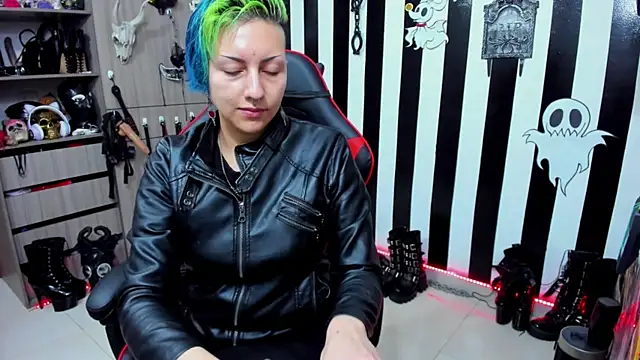 Snapshot of Mistress_Yelena chatting on 12/02/24, 04:42 Mistress Yelena online show from 12/02/24, 04:42